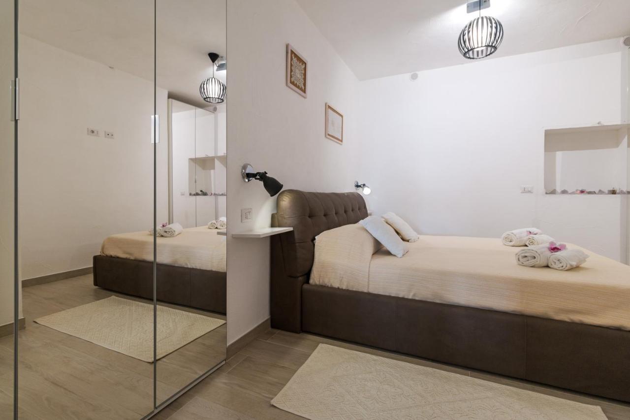 Purple Flower Suite Apartment Cala Gonone Eksteriør billede