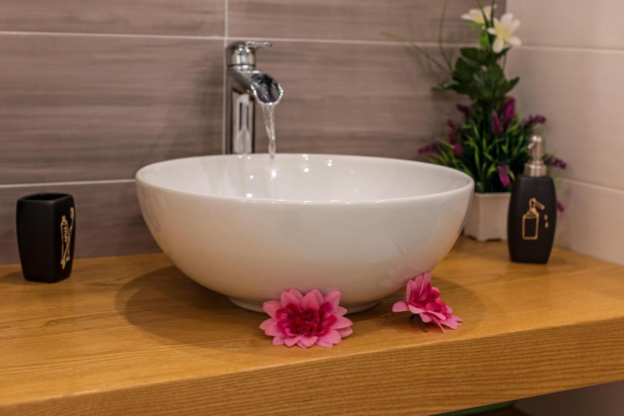 Purple Flower Suite Apartment Cala Gonone Eksteriør billede