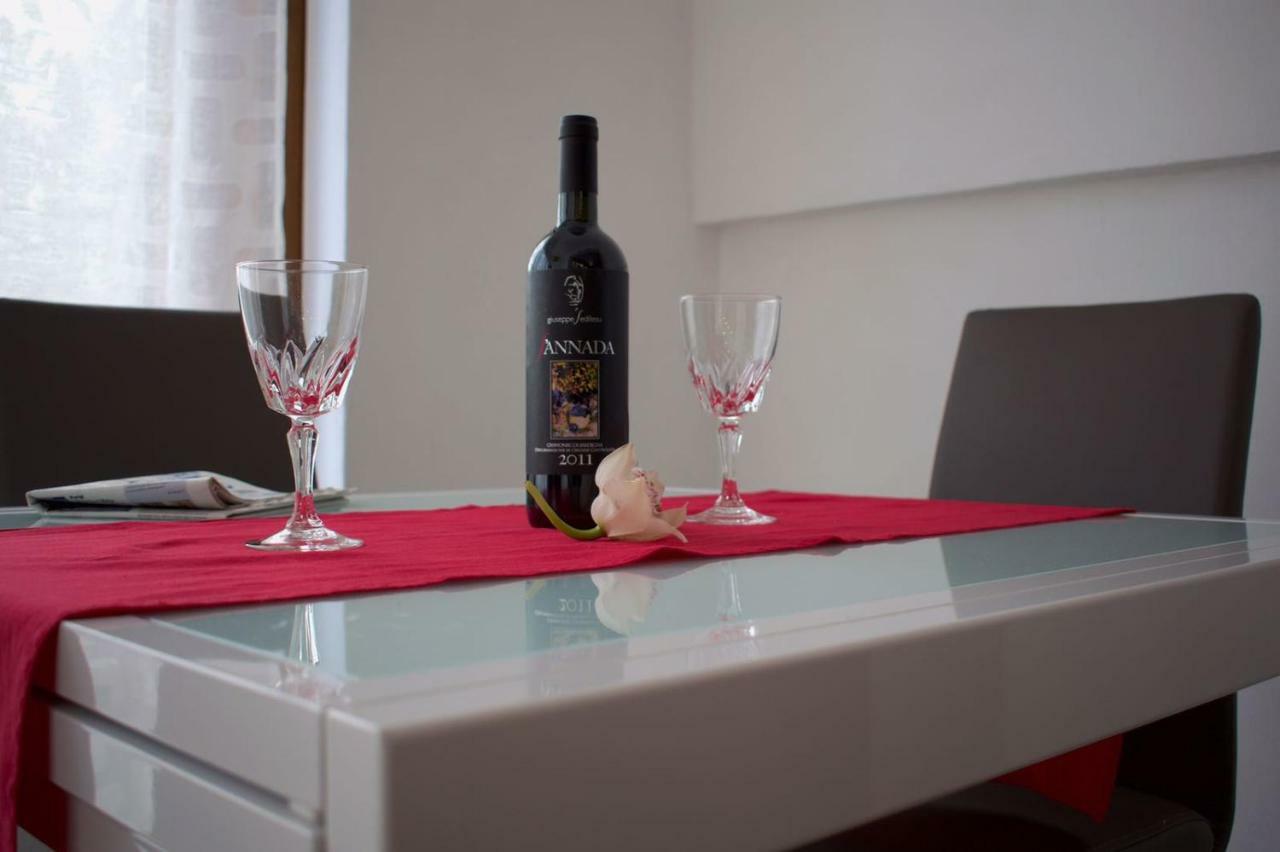 Purple Flower Suite Apartment Cala Gonone Eksteriør billede